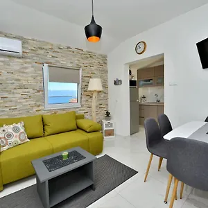 Laura Apartament Vir
